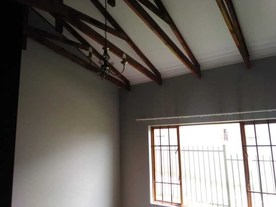 To Let 3 Bedroom Property for Rent in Hillside Free State